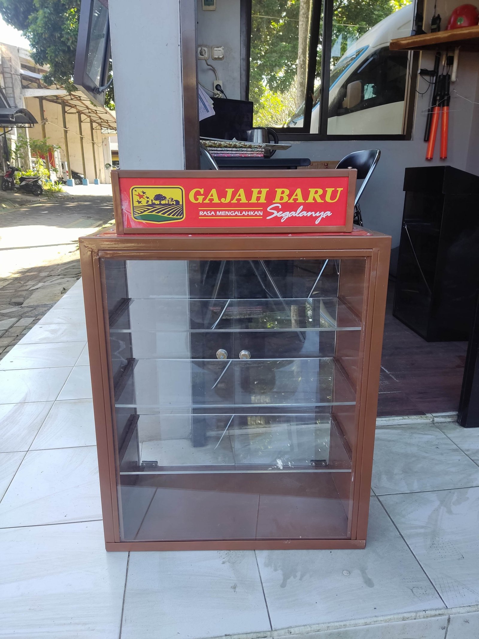 Rak Display Rokok Gajah Baru